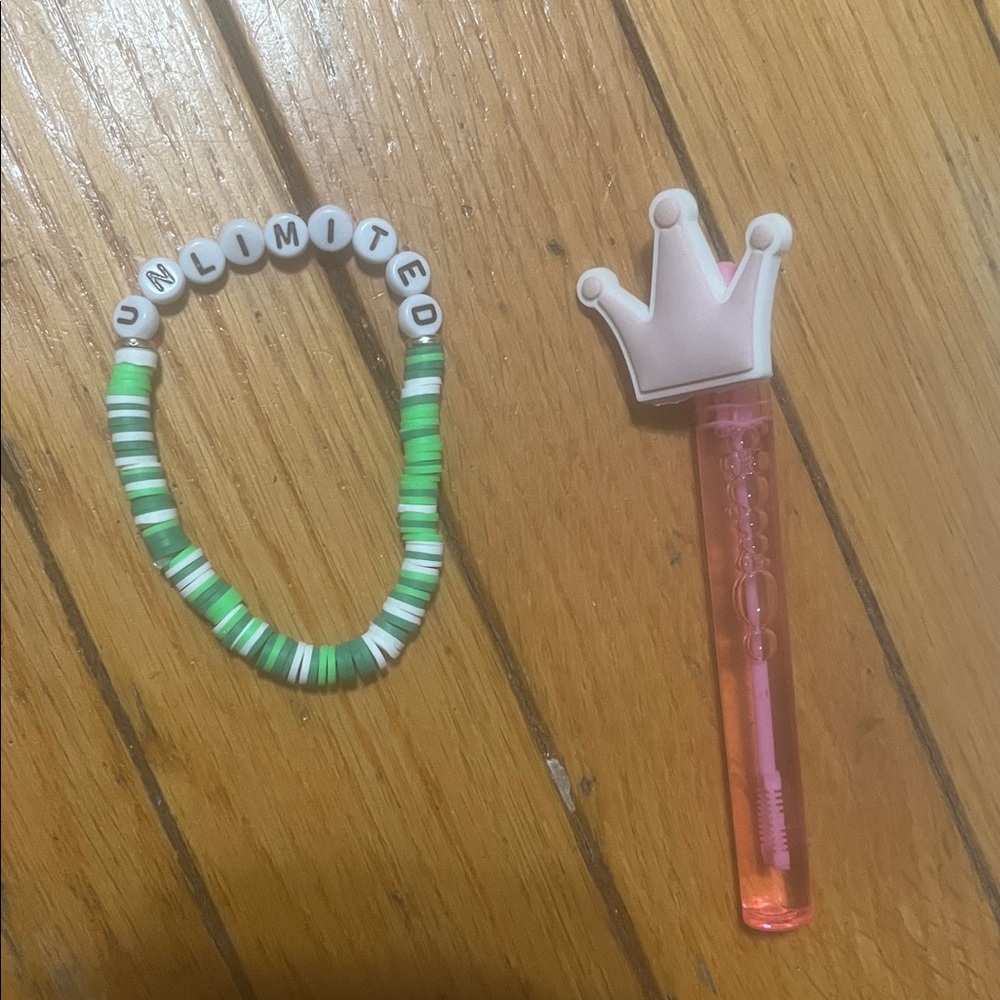 Wicked for Good Bundle UNLIMITED charm bracelet, pink brace lets, bubble wand + - Picture 3 of 7